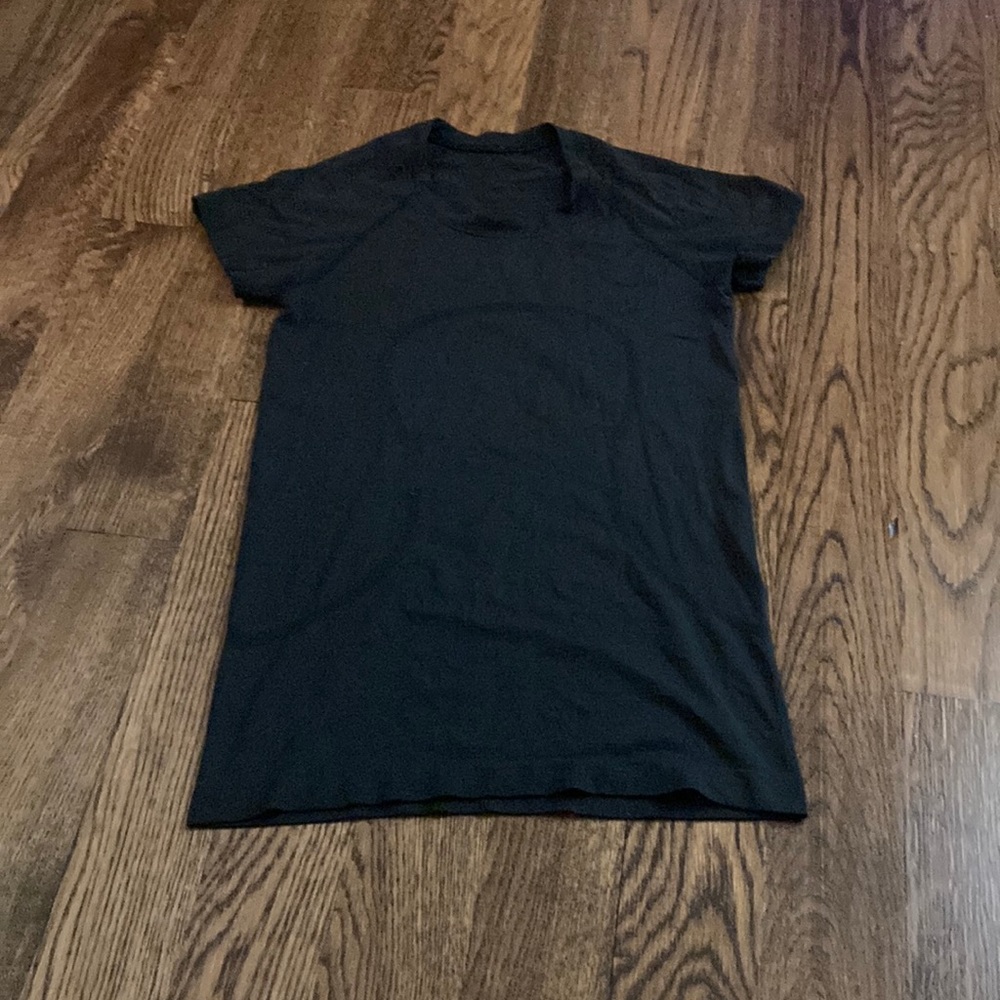 Black lululemon short sleeve size 4